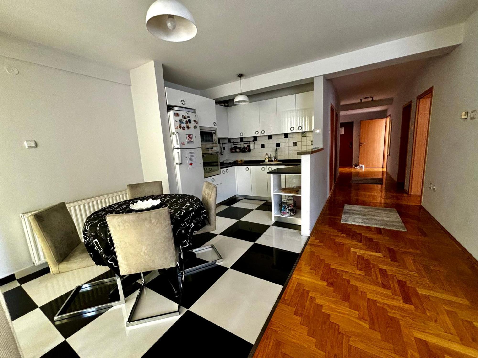 Cozy City Center Apartment 普里兹伦 外观 照片